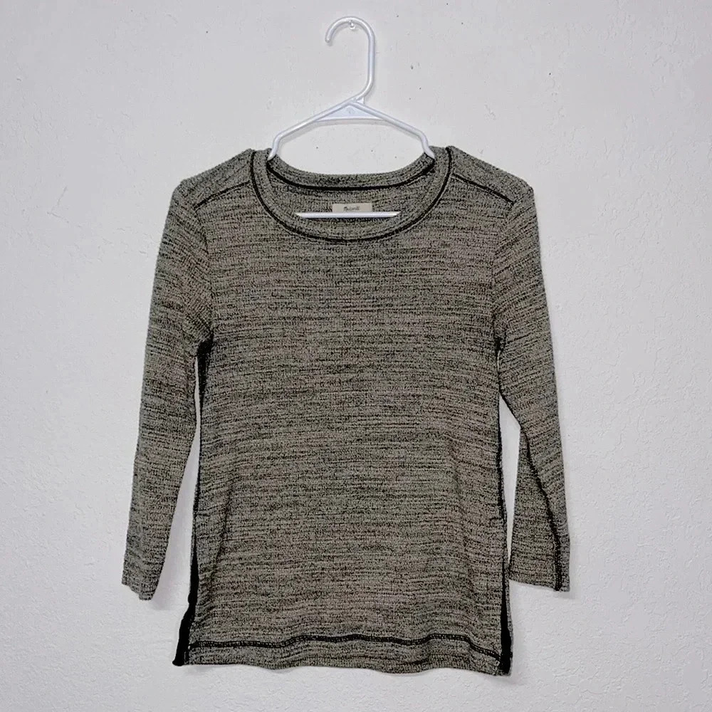 Madewell top medium 3/4 sleeved textured thermal style top‎ side slit buttons